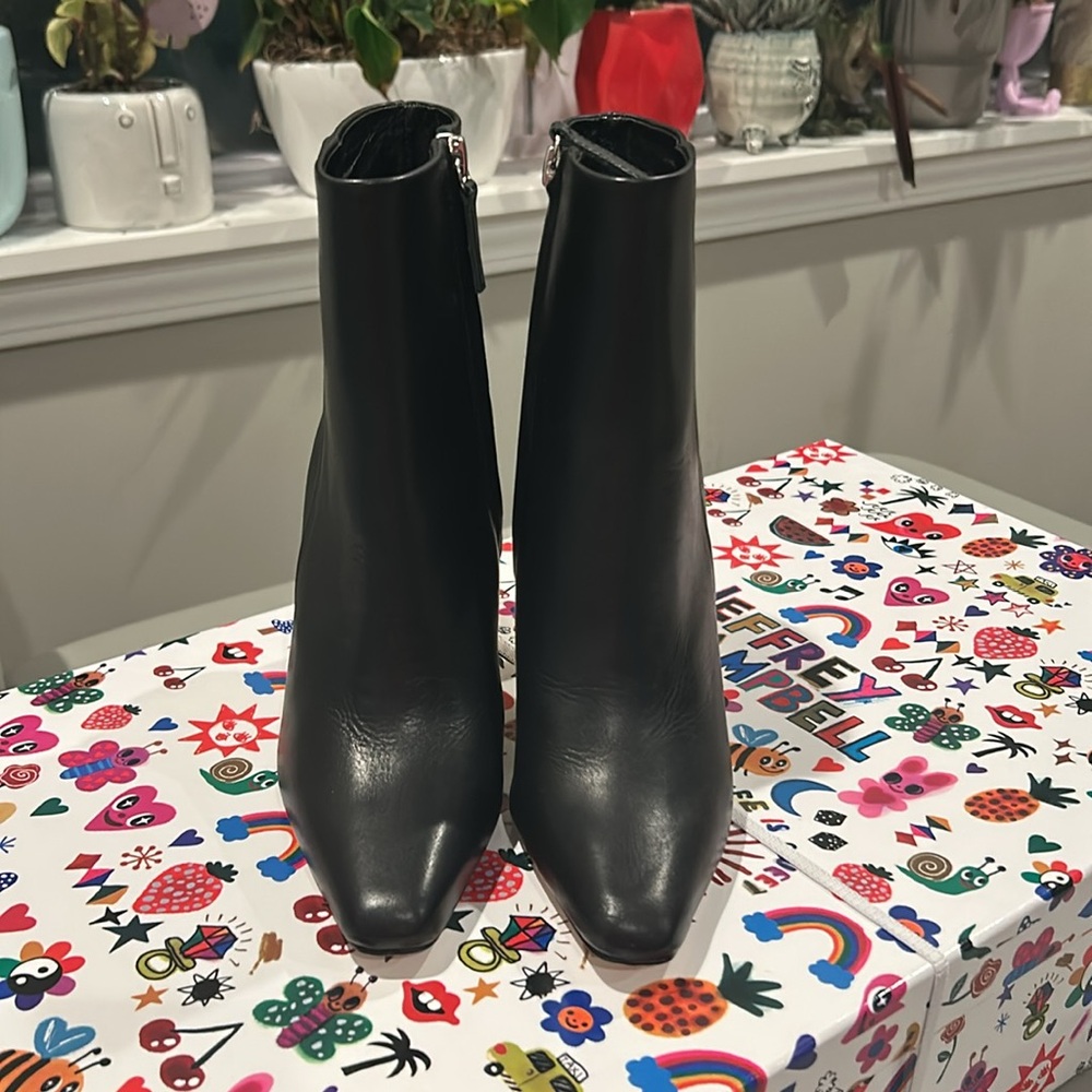 ✨Cult Gaia (NWT) Valeska Leather ankle booties Size 5✨ - Picture 3 of 6